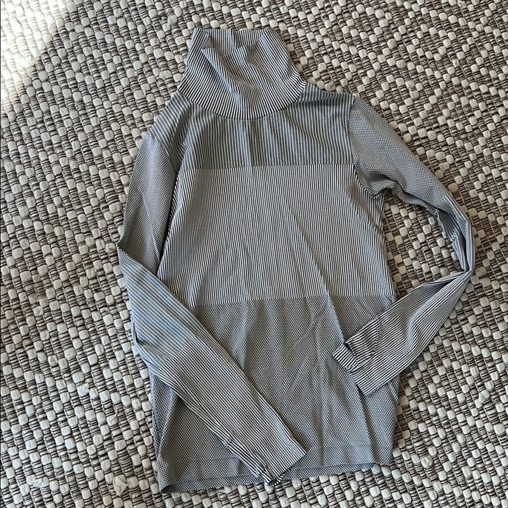 Athleta Workout Turtleneck